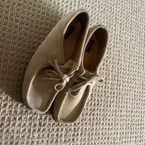 Clarks Wallabees Suede Women’s size 8